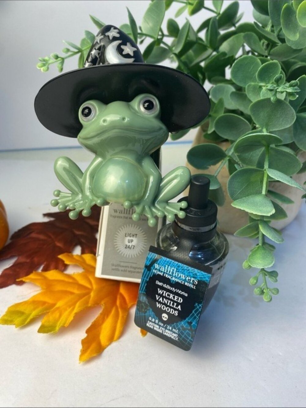 Witchy Frog BBW Halloween Nightlight Wallflower Fragrance Plug & Refill